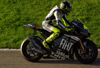Эксклюзивные фото мотоцикла Yamaha M1 2009